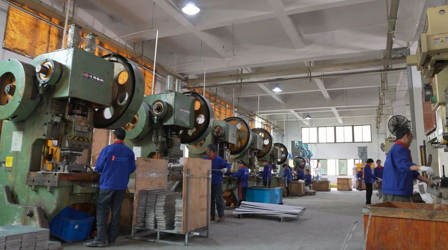 workshop of T shape clamp for corrugated roofing workshop of T shape clamp for corrugated roofing